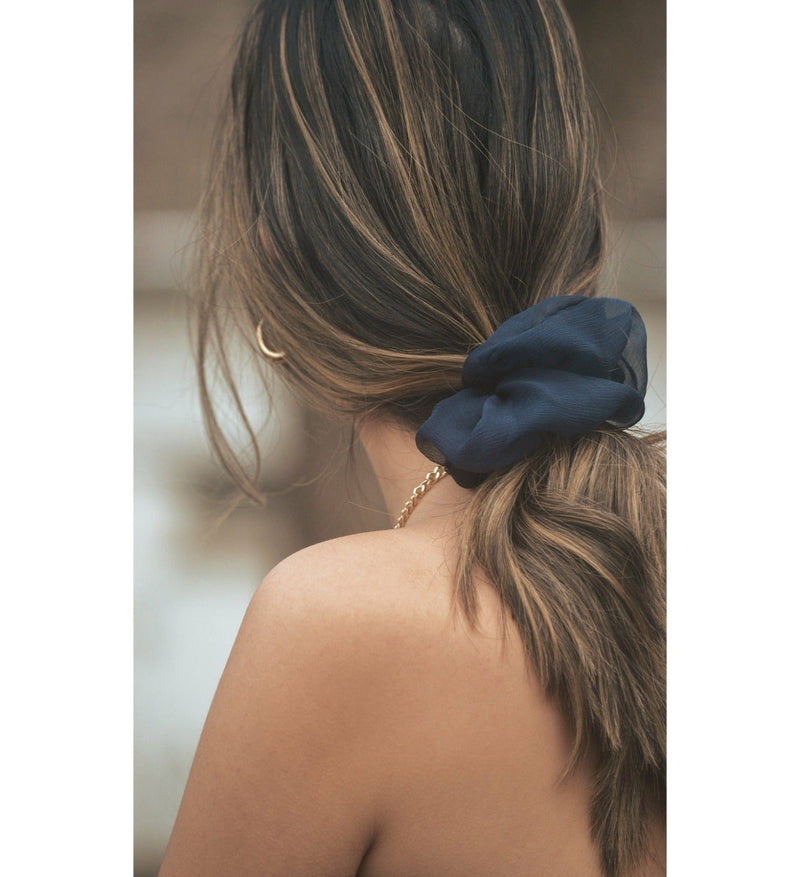 Chiffon silk scrunchie in dark blue 